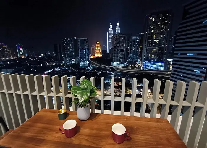 C14B Modern Infinity Pool Klcc Balcony View