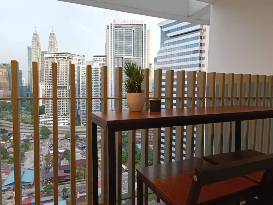 Pangsapuri C14b Modern Infinity Pool Klcc Balcony View Kuala Lumpur