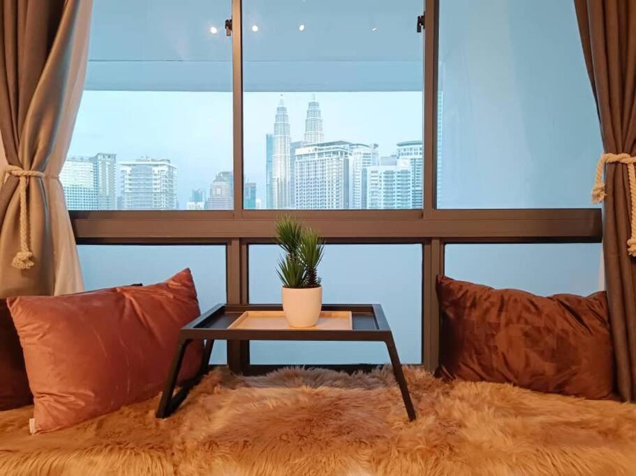 C14b Modern Infinity Pool Klcc Balcony View Pangsapuri Kuala Lumpur