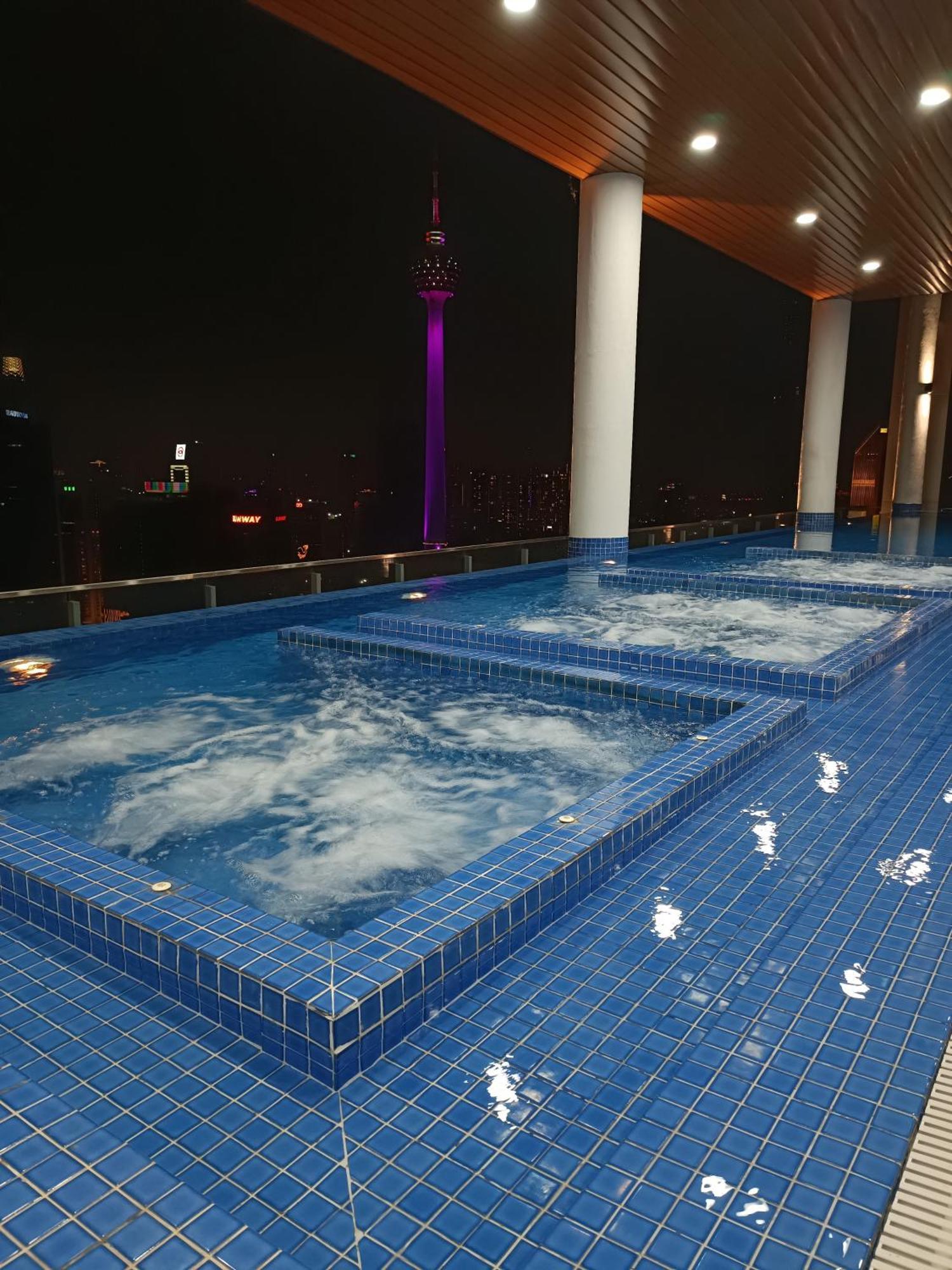 Pangsapuri C14b Modern Infinity Pool Klcc Balcony View *