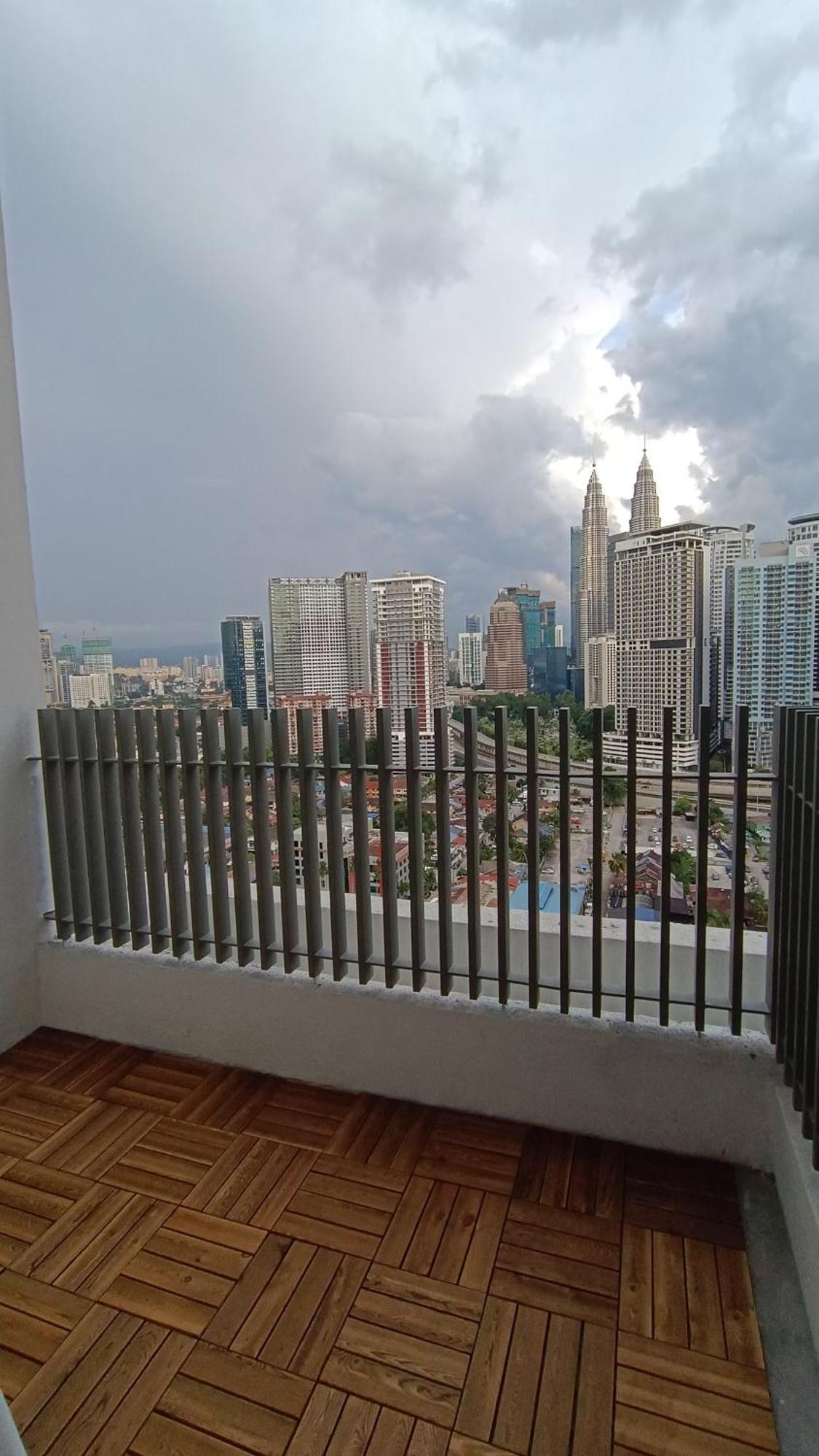 C14b Modern Infinity Pool Klcc Balcony View Apartment *